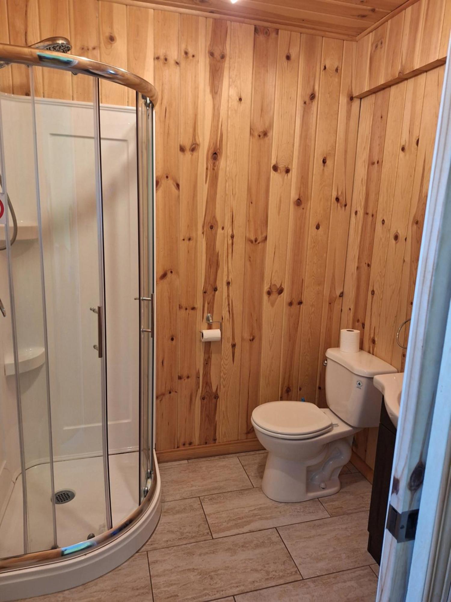 Auberge Le P'Tit Bonheur Saint-Laurent-de-l'ile d'Orleans Dış mekan fotoğraf